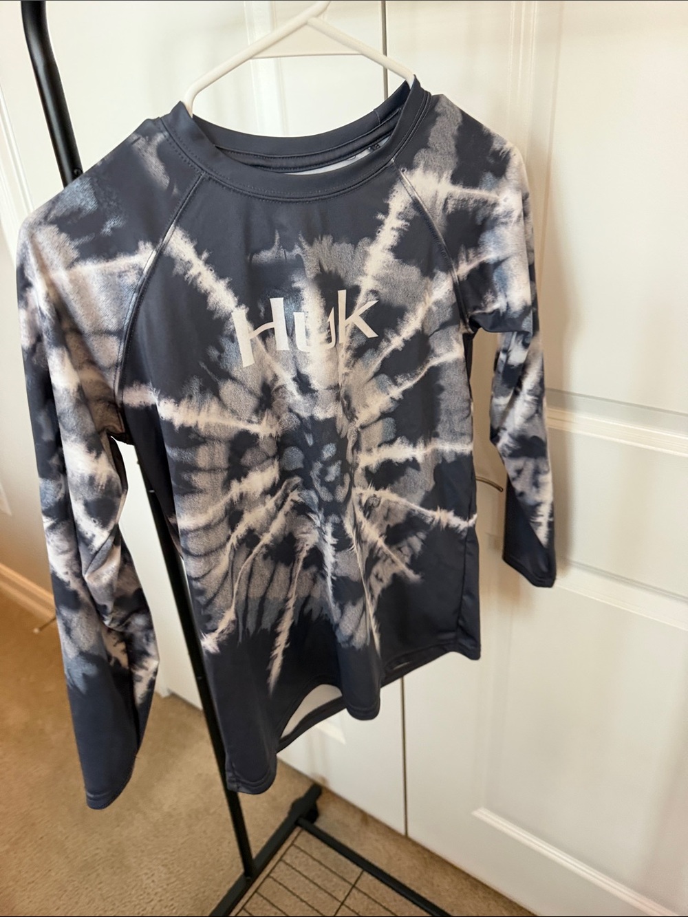 Huk Kids Long Sleeve Tie-Dye Rash Guard in Grey and White Youth M